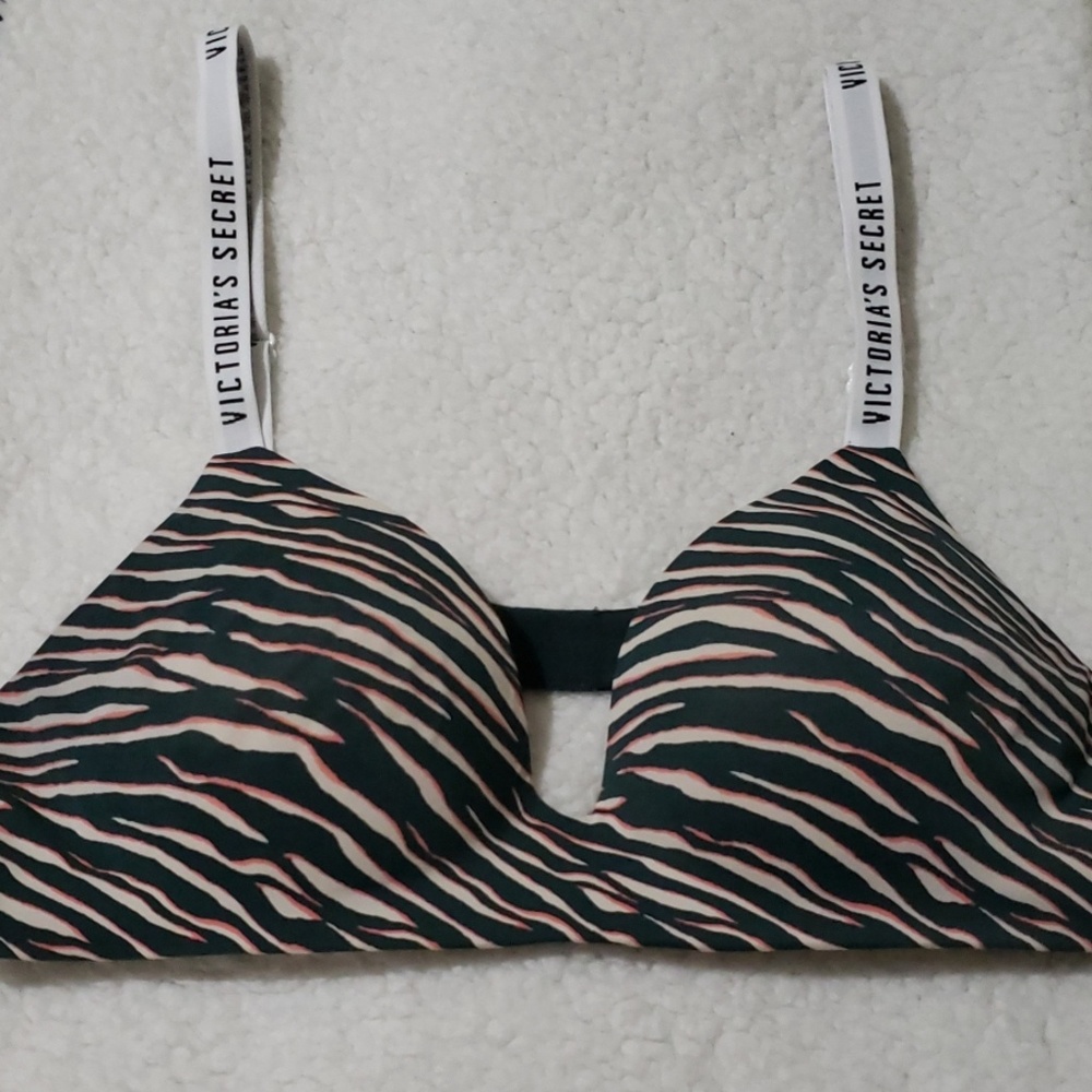 Victoria secret  tshirt  bra